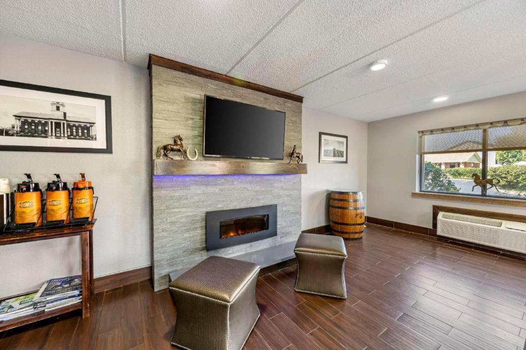 Best Western Shelbyville Inn And Suites Celebration Inn Exterior foto