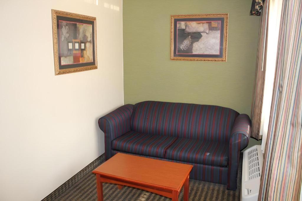 Best Western Shelbyville Inn And Suites Celebration Inn Exterior foto