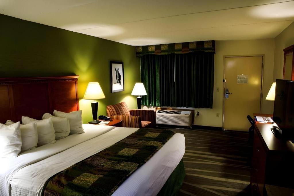 Best Western Shelbyville Inn And Suites Celebration Inn Exterior foto